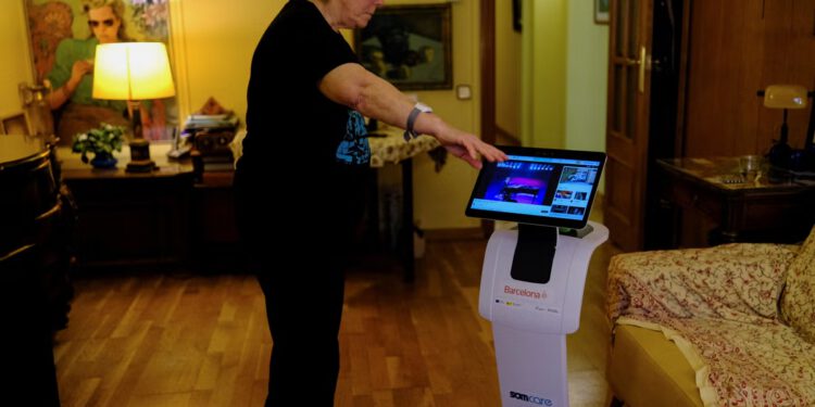 Veliki europski grad šalje stotine robota da žive s usamljenim stanovnicima