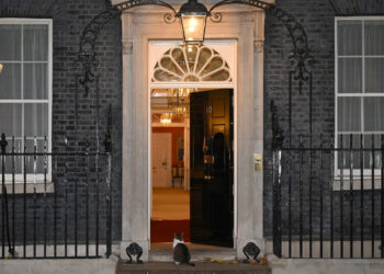 Visoko osoblje napustilo britanskog premijera usred Epsteinovog skandala — RT World News