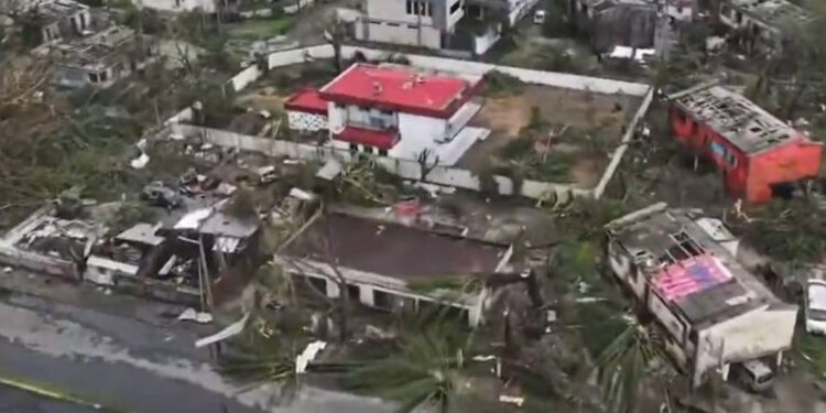 Vjetrovi od 270 km/h razorili otok