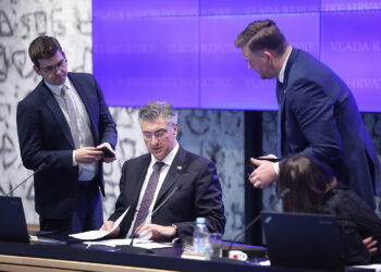 Vlada iza zatvorenih vrata donijela nekoliko zanimljivih odluka: Jedna ima oznaku ‘povjerljivo’