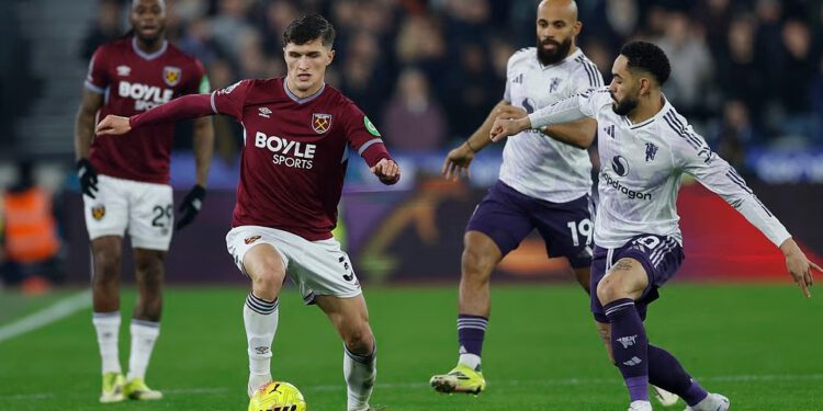 West Ham protiv Manchester Uniteda – Premier League UŽIVO: Najnoviji rezultat i ažuriranja dok Tomas Soucek otvara rezultat – dok viralni obožavatelj očajava zbog frizure na liniji