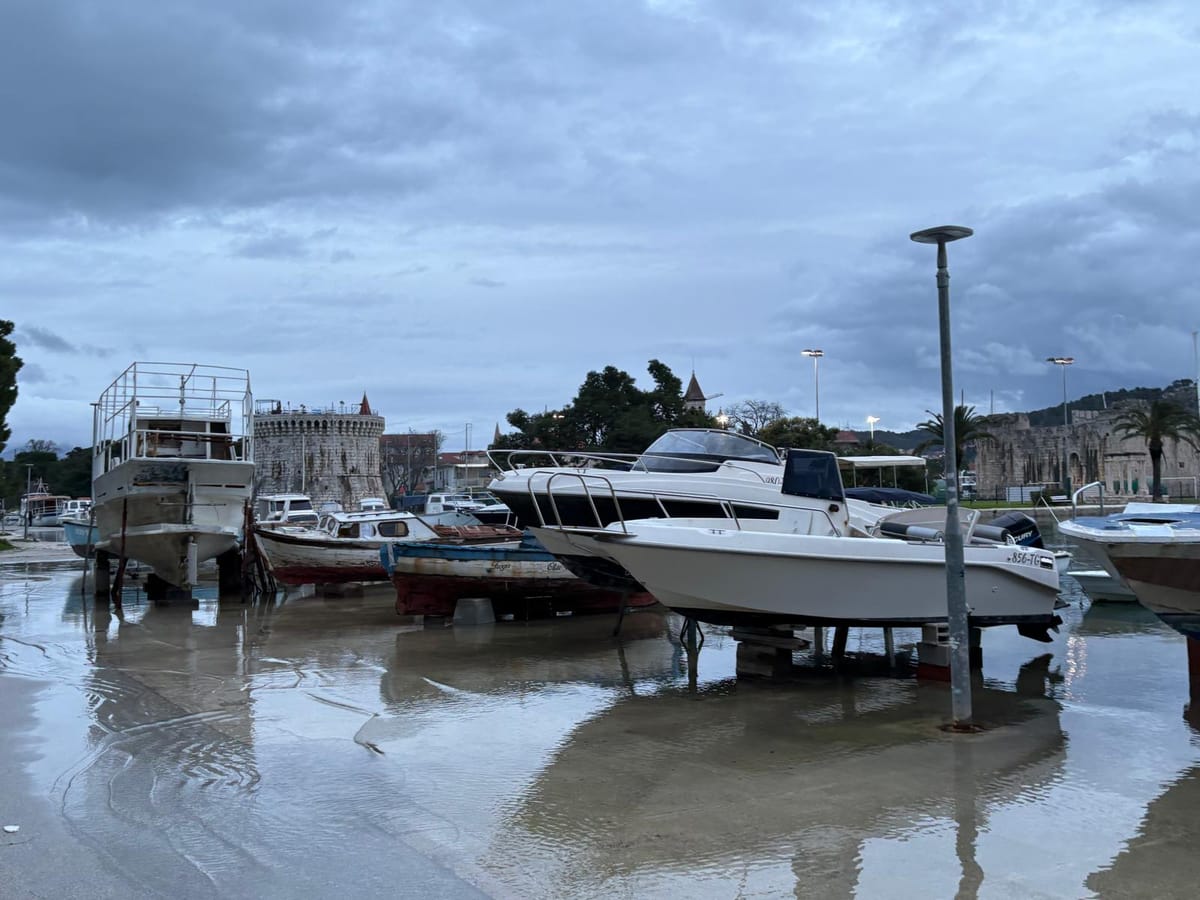 'PIRATI IZ TROGIRA' Fešta od brodova: "Jedan je potonulu brodicu zamotao u najlon, drugi uzgaja mahovinu"