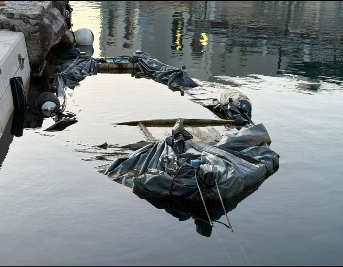 'PIRATI IZ TROGIRA' Fešta od brodova: "Jedan je potonulu brodicu zamotao u najlon, drugi uzgaja mahovinu"