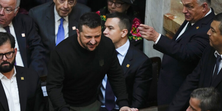 Zelenski: ‘Žele me zamijeniti.’ Tko vrši pritisak; pripreme za još tri godine rata; što s Ukrajinom