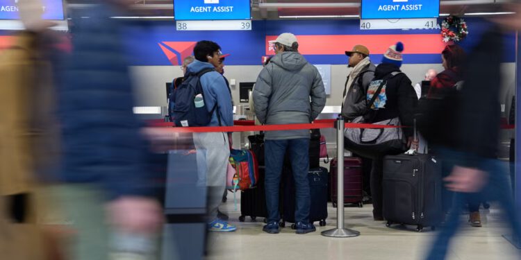Zračna luka Tampa objavila zabranu pidžama u bizarnoj objavi nakon što je već protjerala Crocs: ‘Ludilo prestaje danas’