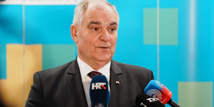 Župan Boban: Vi nemate zemljišta, ne znate što je izmjera; Vijećnik Centra: Sigurno vam Ivošević ne zvuči hrvatsko, ali moji su iz Zagvozda!