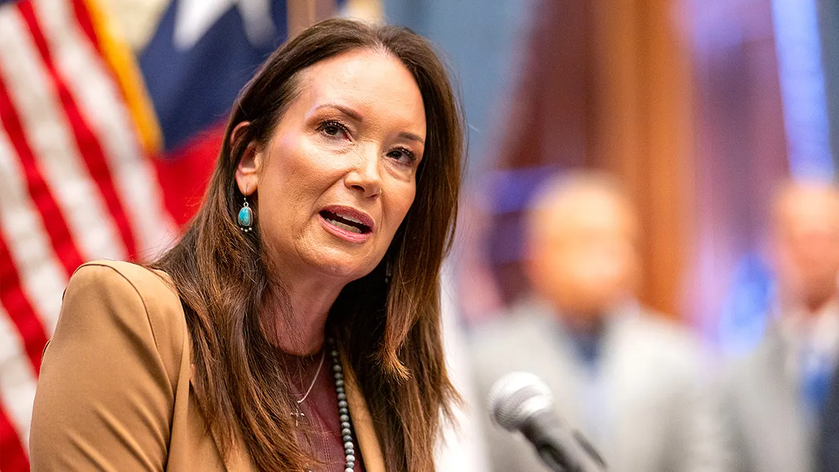 Ministrica poljoprivrede SAD-a Brooke Rollins govori zajedno s guvernerom Texasa Gregom Abbottom tijekom konferencije za novinare na Kapitolu države Texas.