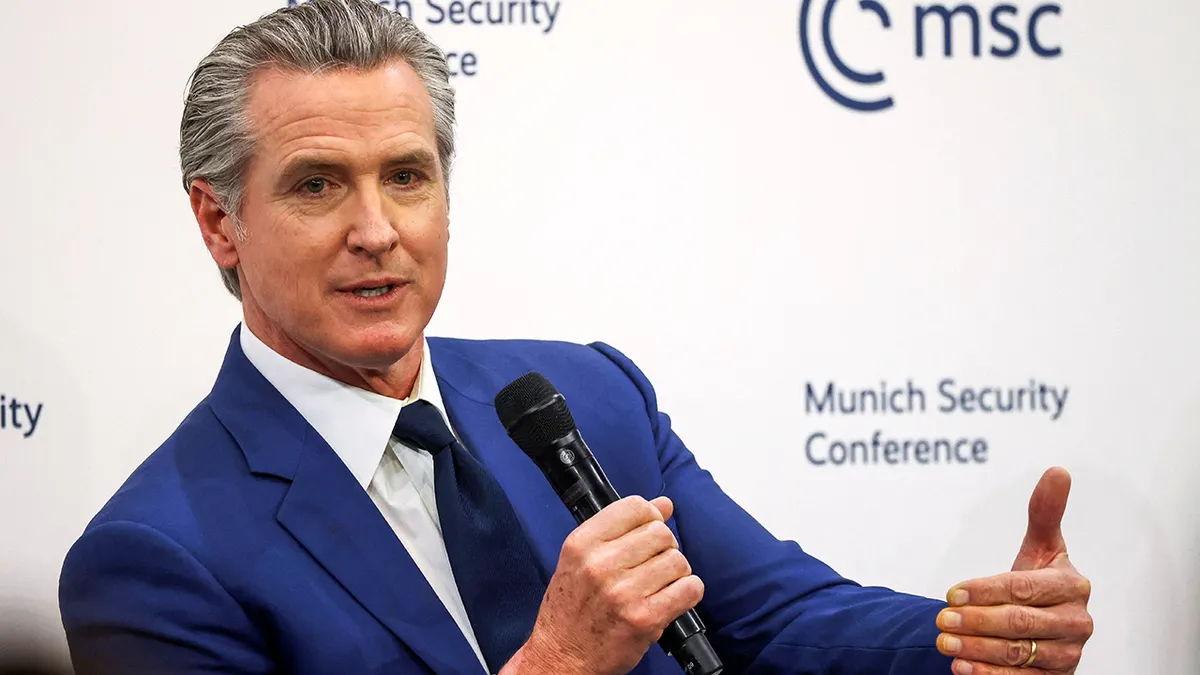 Guverner Kalifornije Gavin Newsom govori u Münchenu u Njemačkoj