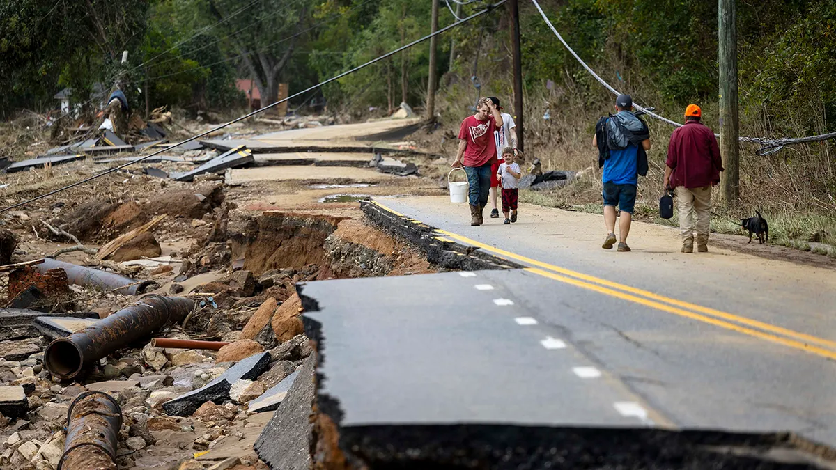 North Carolinians hoda duž Helene devastation