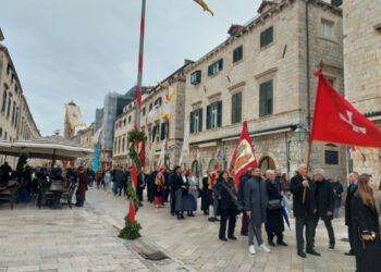 Grad − Dan ki dohodi nami jednom na godište (FOTO)