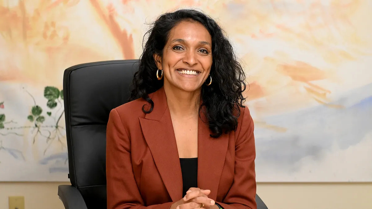 Nithya Raman na događaju National Coming Out Day.