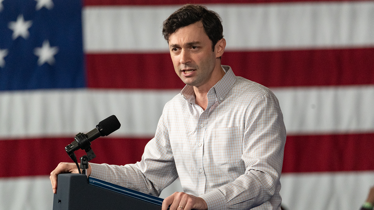 Senator Jon Ossoff, D-Ga., govori na događaju u sklopu kampanje 9. ožujka 2024.