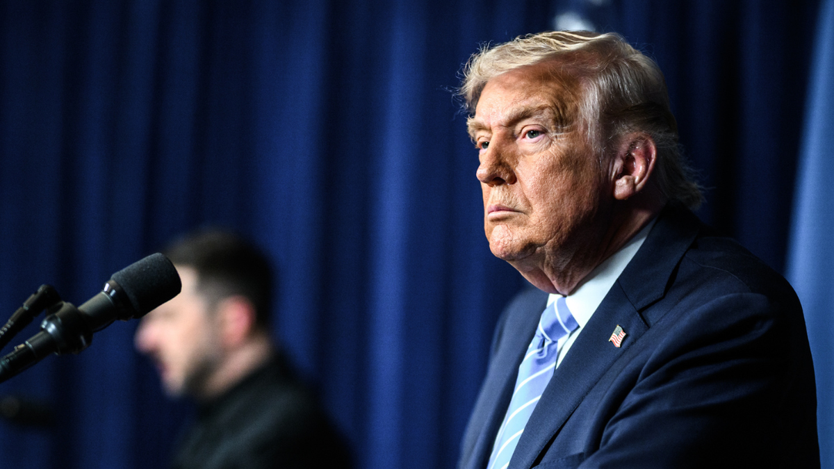 Predsjednik Donald Trump sudjeluje na zajedničkoj tiskovnoj konferenciji zajedno s ukrajinskim predsjednikom Volodimirom Zelenskim u Mar-a-Lagu.