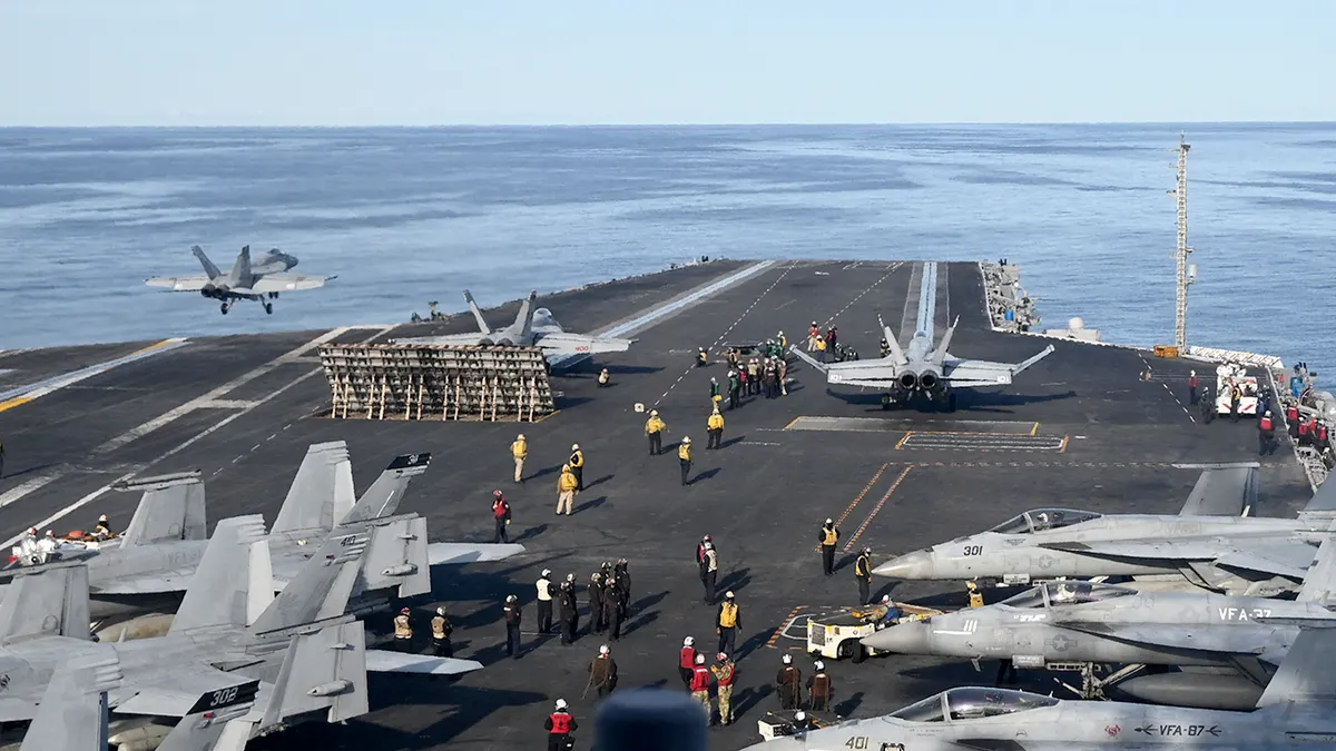 Američki borbeni zrakoplov polijeće s USS Gerald R. Ford
