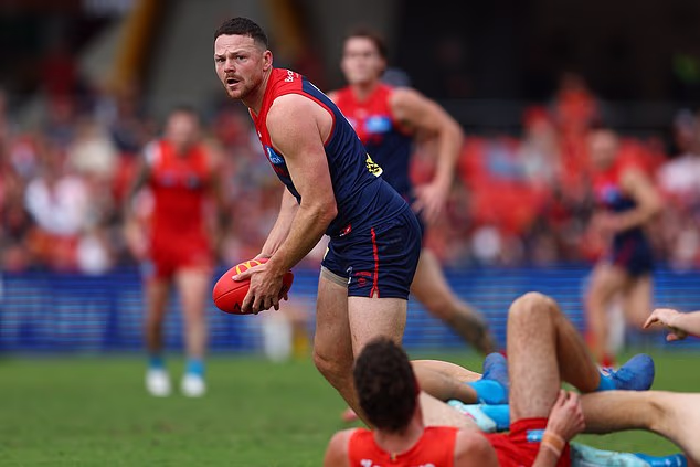 May, koji će sada završiti svoju karijeru s 251 nastupom u AFL-u, trebao se suočiti sa sudom 20. veljače, optužen za poziv na tuču nakon navodne tučnjave u Sorrentu