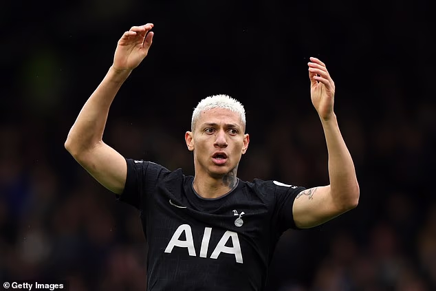 Spursi, koji se nalaze na 16. mjestu lige, u nedjelju su izgubili 2-1 od Fulhama na Craven Cottageu