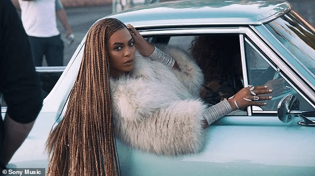 Beyonce je prikazana u sceni iz svog glazbenog filma Lemonade