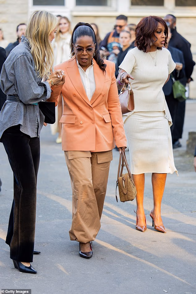 Ranije tijekom dana prisustvovali su dizajnerovoj modnoj reviji za jesen/zimu