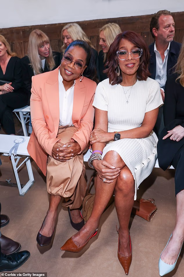 Dame su iz prvih redova uživale u McCartneyevoj reviji na Tjednu mode u Parizu