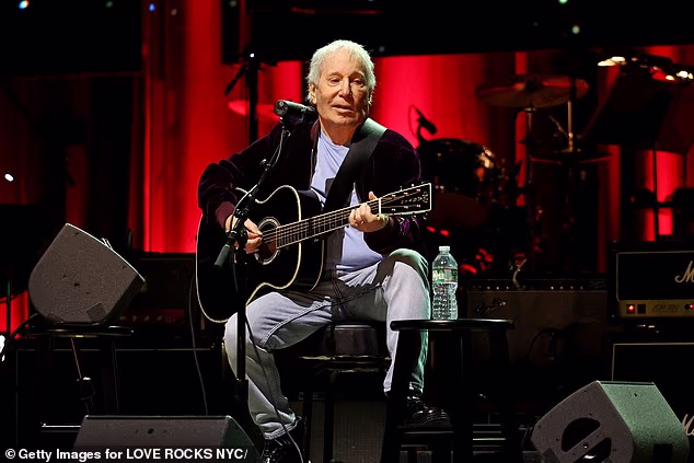 Šesnaestostruki dobitnik Grammyja Paul Simon nosio je traperice kako bi izveo svoj hit iz 1975. Still Crazy After All These Years