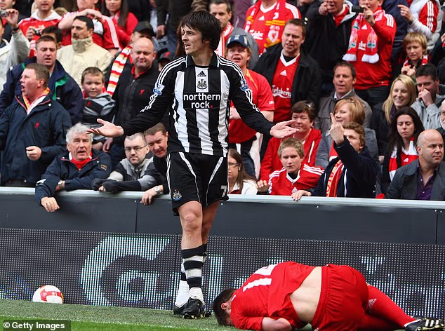 Nepromišljeni izazovi i samosabotaža putem crvenih kartona još su jedno obilježje kluba u krizi, kao što je Joey Barton pokazao svojim riskantnim izazovom protiv Xabija Alonsa