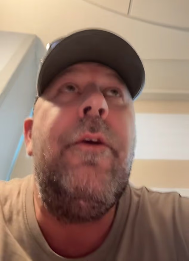 ¿Ja sam samo glupi građevinski radnik, ali mogao sam reći da nešto nije u redu,¿ rekao je Jeremy u videu, dodajući: ¿Ali nije bilo osjećaja hitnosti'