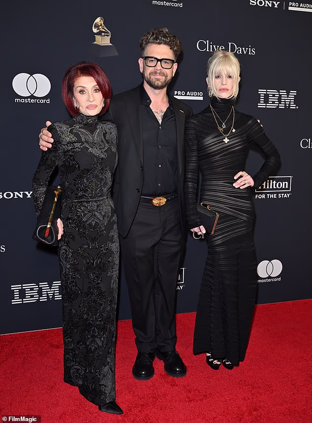 Na nedavnim dodjelama nagrada Ozzyju je odana počast za njegovu desetljećima dugu karijeru i nasljeđe. Njegova supruga Sharon, sin Jack i kći Kelly prisustvovali su dodjeli Grammyja kako bi odali počast rock zvijezdi; vidio u siječnju