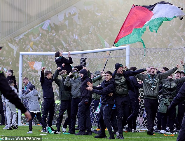 Policija je razdvajala navijače dok se domaći navijači nisu povukli i situacija smirila