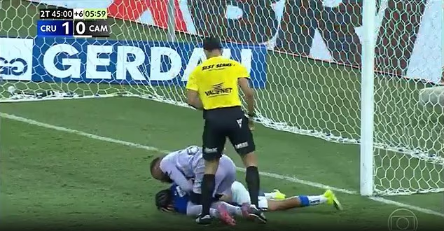 Tučnjava je prvotno izbila kada je vratar Atletica Everson gurnuo Christiana na tlo