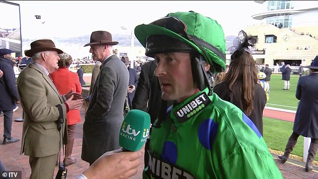 De Boinville je tvrdio da se Queally morao 'pogledati u ogledalo' nakon njegovih komentara