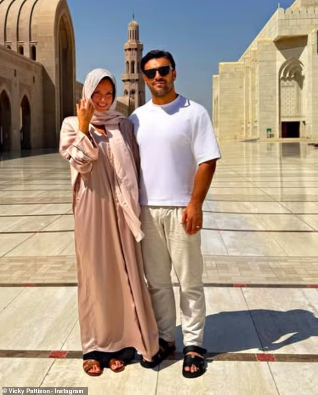 Dijelila je snimke s posjeta koje je napisala na Instagramu u srijedu: 'Trenuci iz Omana... Tako lijepa zemlja i iskreno, šteta što je nismo uspjeli istražiti više - naš fokus očito je bio povratak kući...'