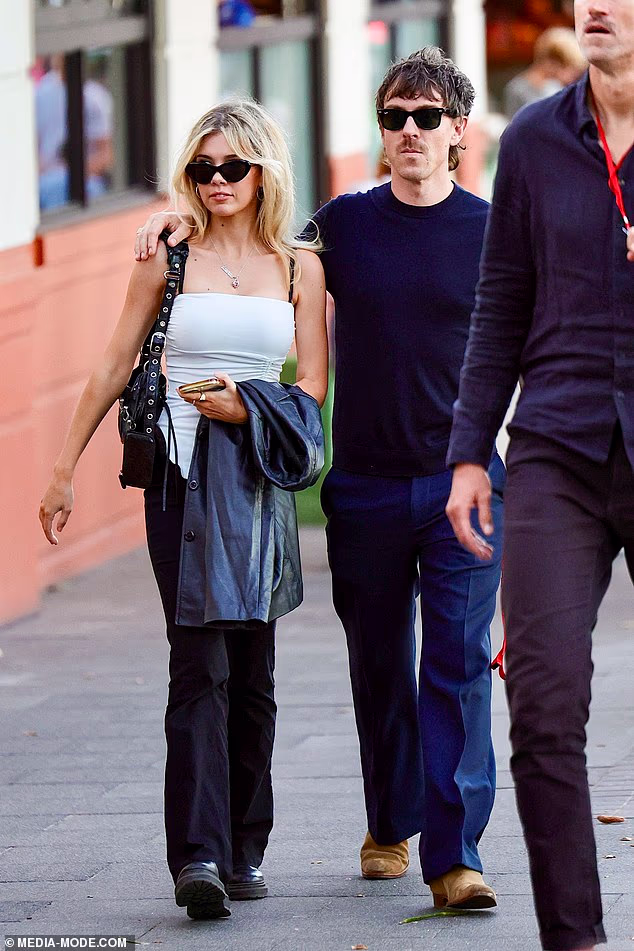 Događaju su također prisustvovali Keliina djevojka Abbie Chatfield i Katein bivši kolega s radija Tim Blackwell i njegova djevojka Lizzie Baxter (na slici)