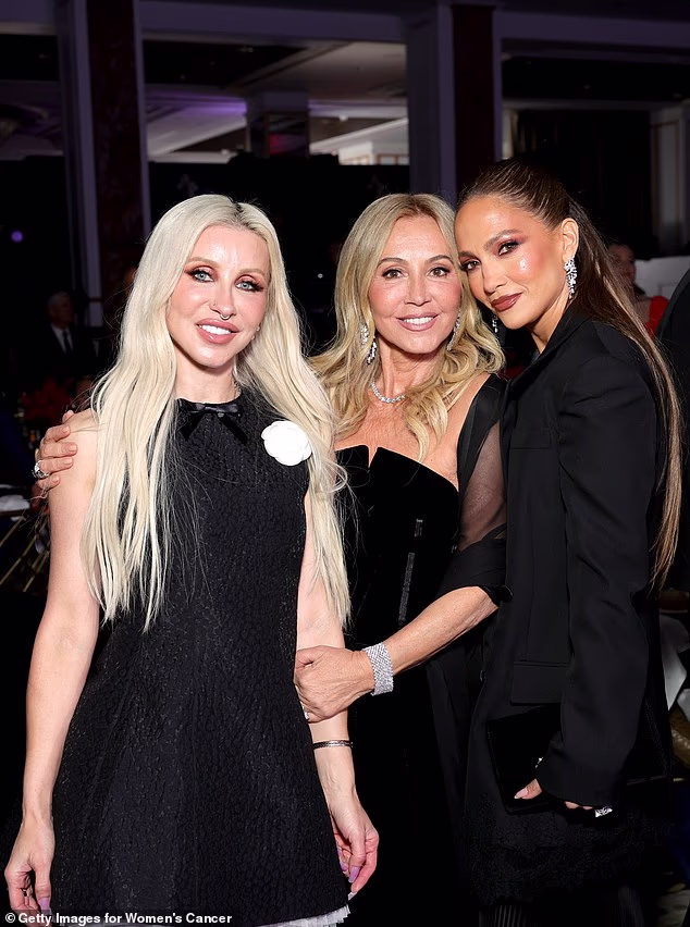 Lopez se pridružio Norvini i Soareu unutra