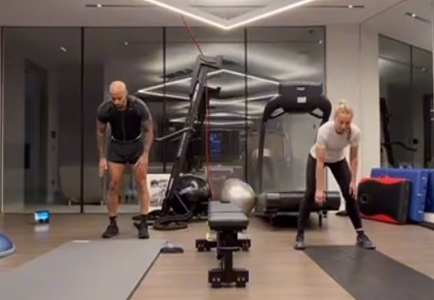 Bivša zvijezda Arsenala objavila je video na kojem se vidi i njegova 15-godišnja partnerica Andrea Rajačić