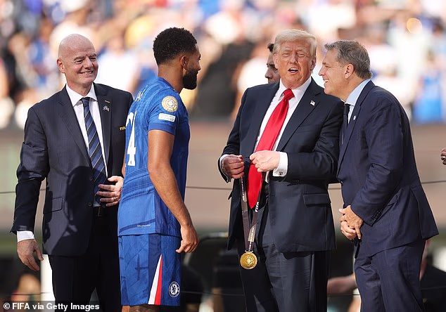 Nemojmo se pretvarati da je kazna koju je klubu dodijelio Premier League u ponedjeljak bilo što drugo do samo mali dodir na ruci njihovog bogatstva i njihove pozicije među elitom