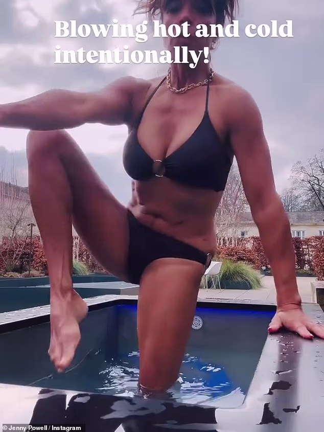 Dodala je: 'Hladne kupke (da, dva puta i noću i danju), sauna, svjetlosna terapija i pravilno isključivanje. Neću lagati... hladnoća ipak treba uvjeriti svaki put'