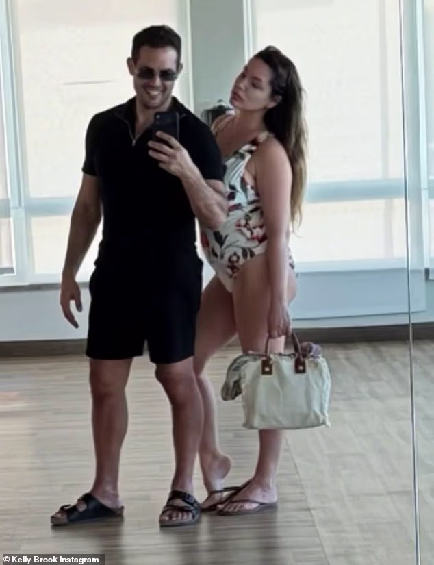 Kelly i njezin oduševljeni suprug vjenčali su se 2022. i od tada zajedno glume u La Vita Italiana, trodijelnoj mini-seriji za ITV-jevu emisiju This Morning