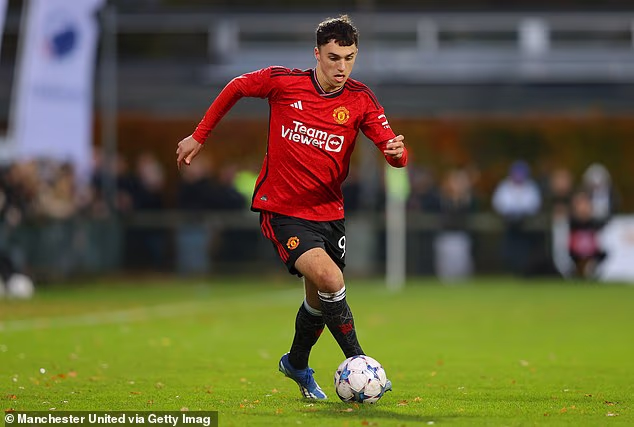 United's James Scanlon is on loan at Swindon, where his manager Ian Holloway has told the youngster to buck his ideas up