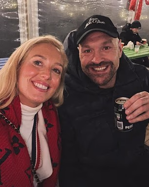 Fury na slici sa suprugom Paris iznad