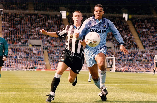 Dozzell je 1993. prešao u Tottenham iz Ipswicha, provevši četiri godine u klubu