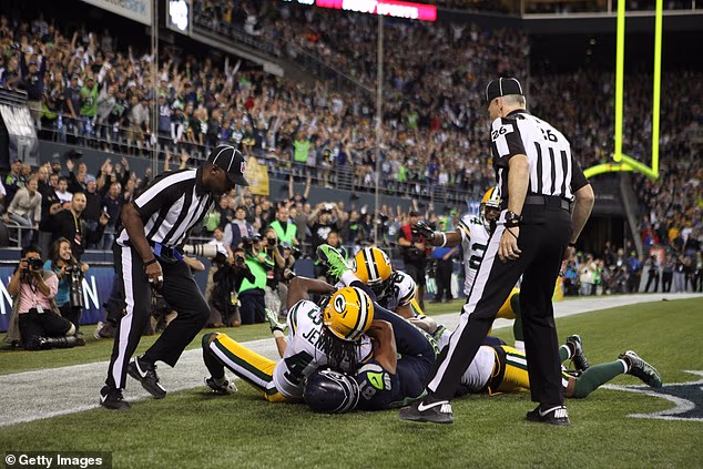 Dužnosnici izabrani iz nižih liga nisu uočili poziv za ometanje dodavanja koji je trebao poništiti pobjednički touchdown Seahawksa