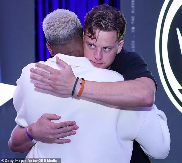 Kapetan rivala Joe Burrow grli Odell Beckham Jr nakon što se široki primač pridružio njegovoj momčadi