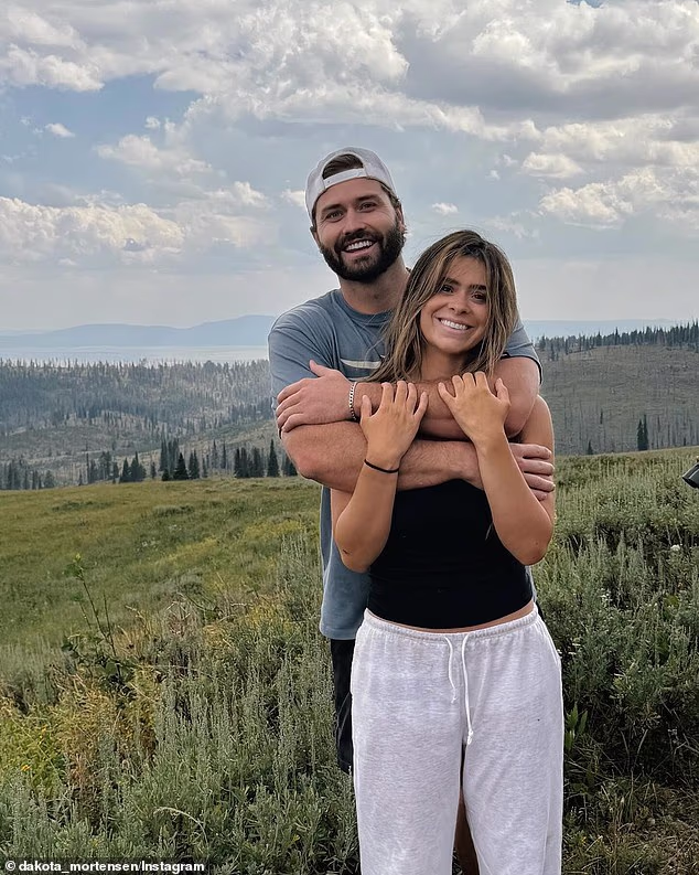 Ovo dolazi upravo u trenutku kada su otkriveni njezini pravni problemi u vezi s tužbama s bivšim, prema TMZ-u