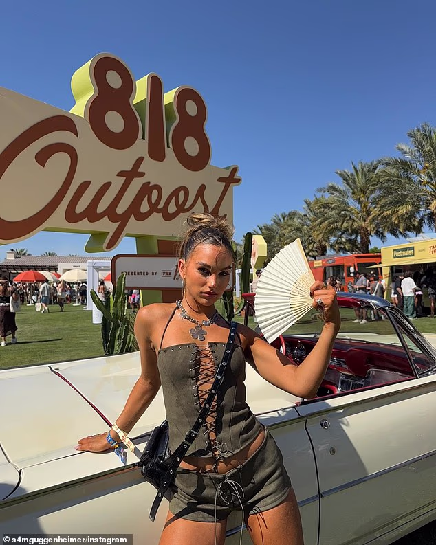 Sam, koja je besplatno prisustvovala Coachelli 2025. nakon što ju je sponzorirao modni div White Fox Boutique, dobila je lavinu negativnih komentara, a mnoštvo kritičara pitalo se zašto jednostavno nije sama kupila ulaznicu