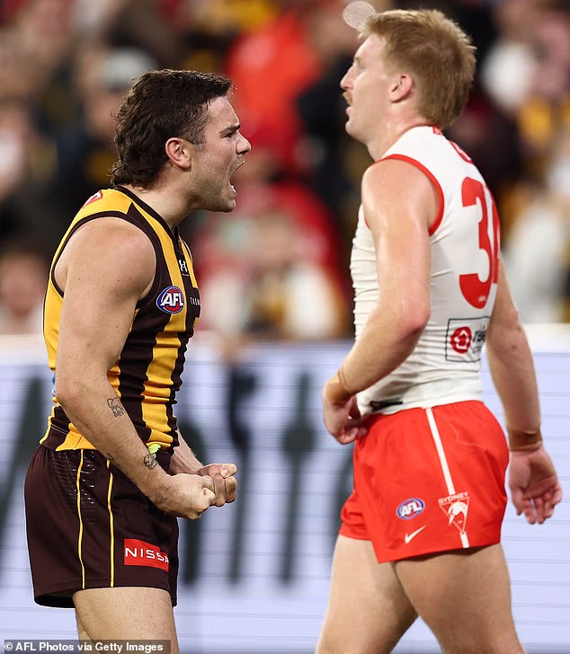 Nick Watson rekao je za Nova FM da mu je jedna boca Coca-Cole Zero proletjela pokraj glave nekoliko sekundi nakon što je postigao pogodak u četvrtoj četvrtini