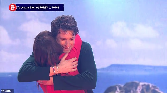 Greg je naveo publiku da skandira njegovo ime nakon što je ukupna suma prikupljena njegovim izazovom potvrđena uživo kao nevjerojatnih £4,225,939