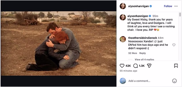 Glumica, koja je glumila Willow Rosenberg u Buffy, oglasila se na Instagramu i podijelila njihovu fotografiju kako se grle i plaču tijekom emotivne scene