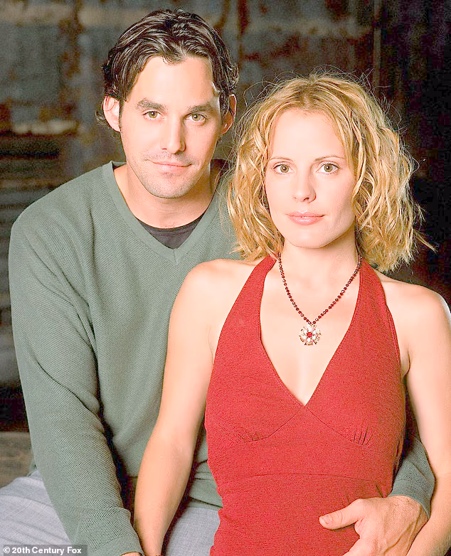 Emma Caulfield, koja je glumila Brendonovu ljubav u seriji, također je objavila priznanje na svom Instagram Storyju