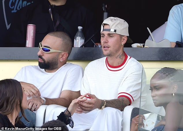 Par je podijelio i slatki trenutak kada su se dodirnuli za ruke usred igre