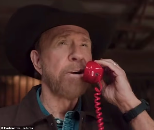 Australski šoker snimio je akcijsku komediju Zombie Plane s američkom filmskom ikonom na Gold Coastu 2023. Norris je prikazan u Zombie Planeu